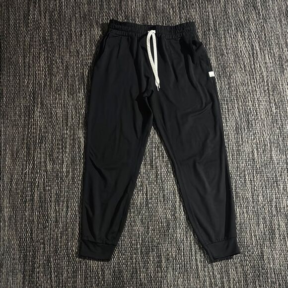 Vuori women’s performance joggers - Picture 1 of 5